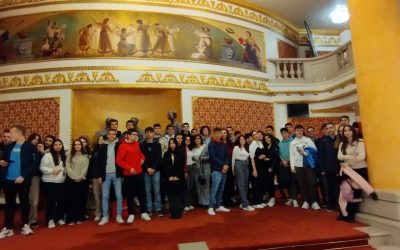 Учениците од Математичко – информатичка гимназија во посета на Македонскиот народен театар во Скопје