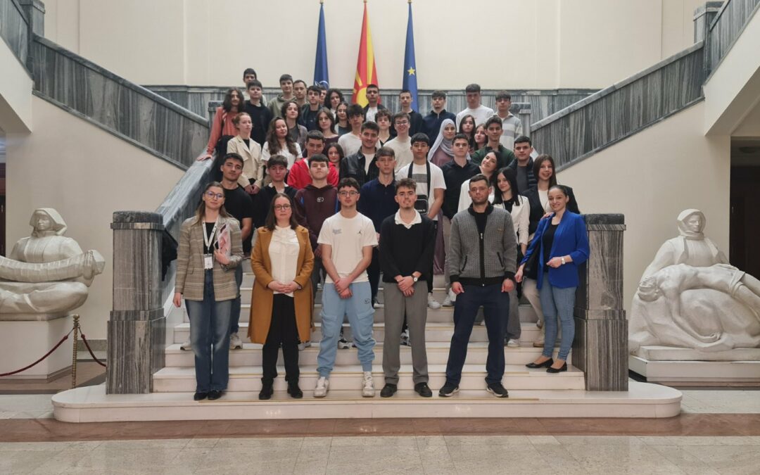 Учениците од МИГ го посетија Собранието на Македонија
