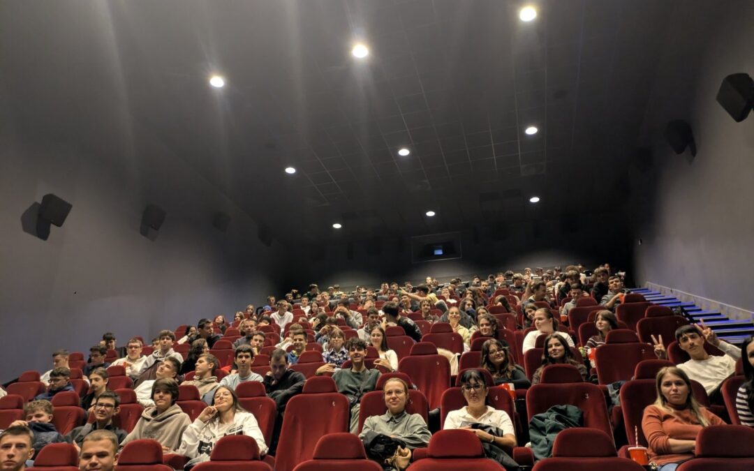 Учениците од МИГ ја проследија кино-проекцијата на ,,Диџеј Ахмет” во Cineplex